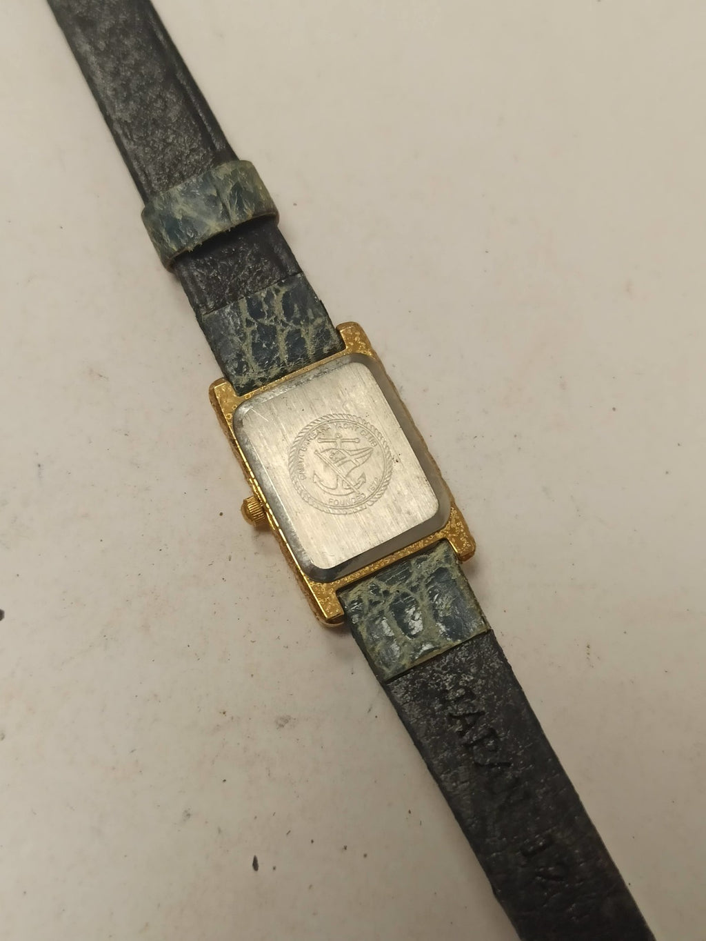 Montre femme vintage Santa Barbara Yacht Club quartz cadran rectangulaire