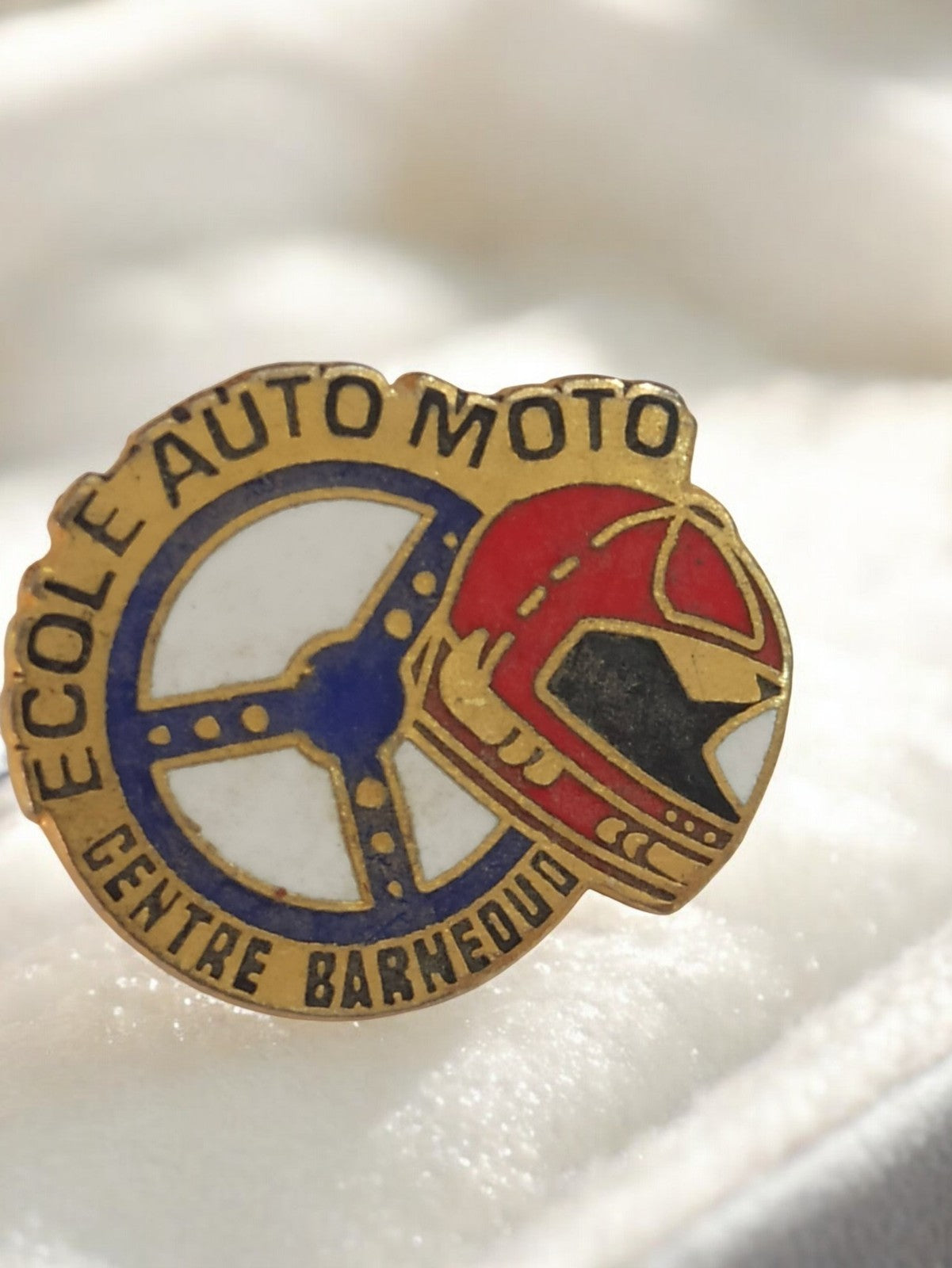 Pin's École Auto Moto Barneoud vintage rétro casque moto deux-roues