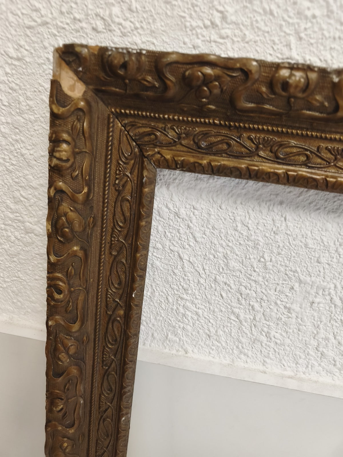 Cadre ancien mouluré doré décor floral relief, cadre photo tableau vintage