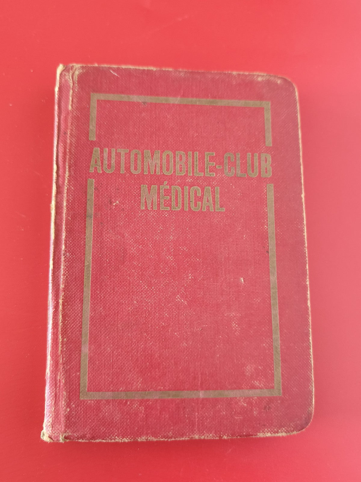 Ancien guide vintage Automobile Club Médical avec plans ? couverture rouge