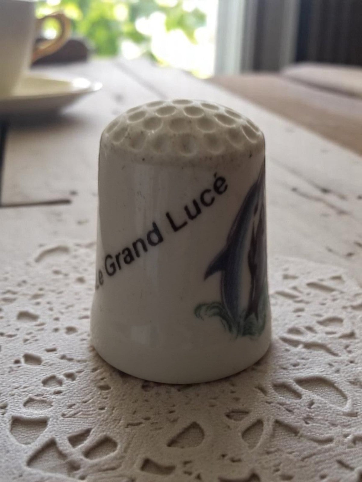 Dé à coudre vintage Le Grand Lucé porcelaine souvenir broderie ancien