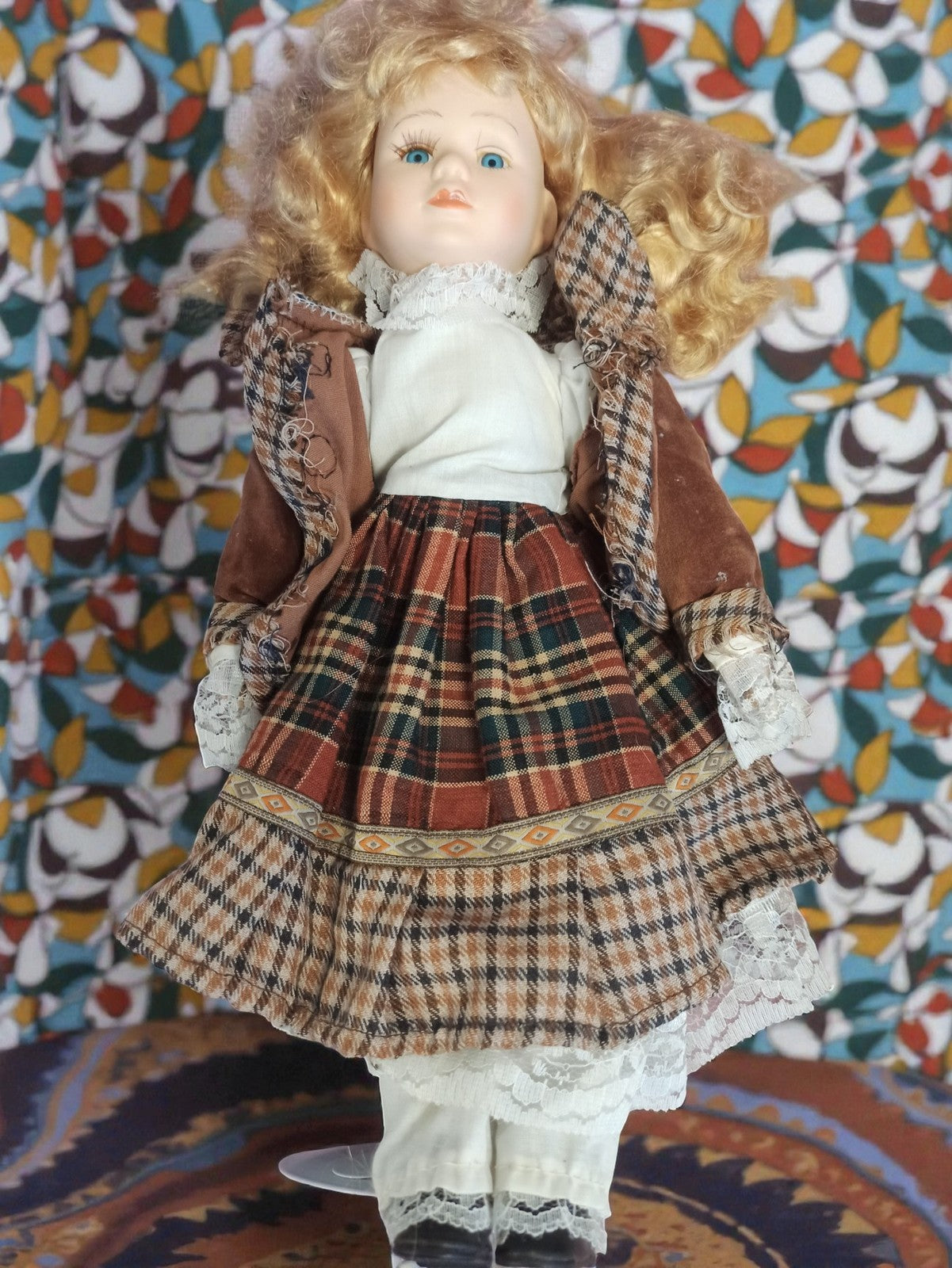 Poupée ancienne porcelaine blonde robe écossaise vintage rétro déco