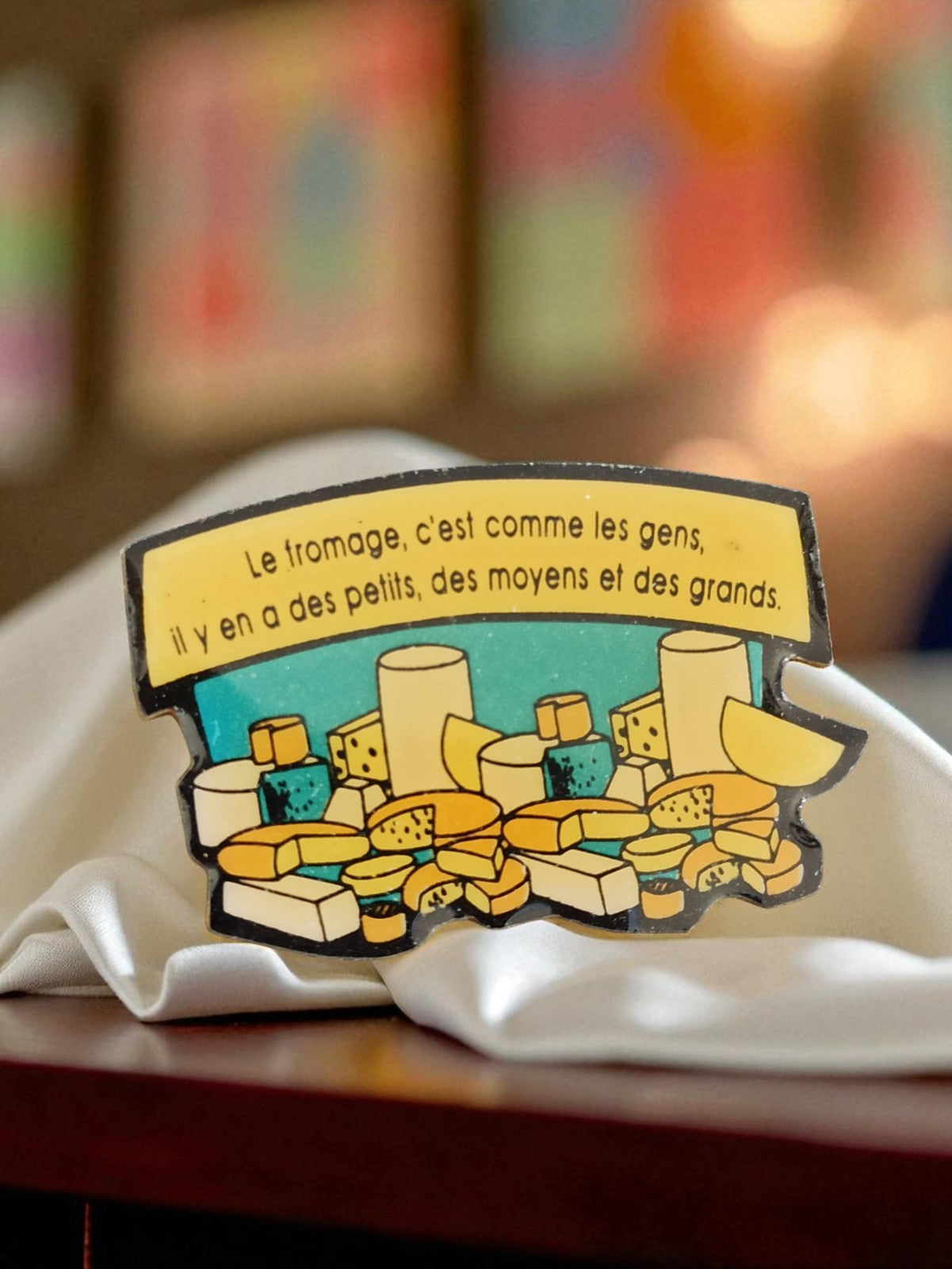Pin's publicitaire vintage fromage slogan rétro – Accessoire rare années 80