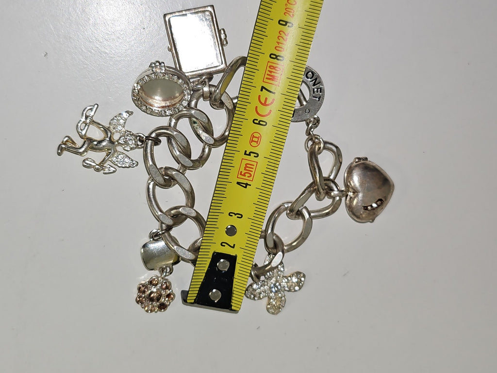 Bracelet large en acier signé Monet, bijou élégant de la marque Monet