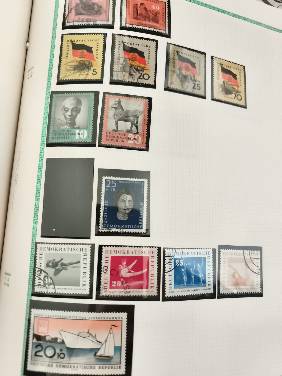 Timbres DDR Allemagne de l'Est thématiques sport, art, animaux, oblitérés