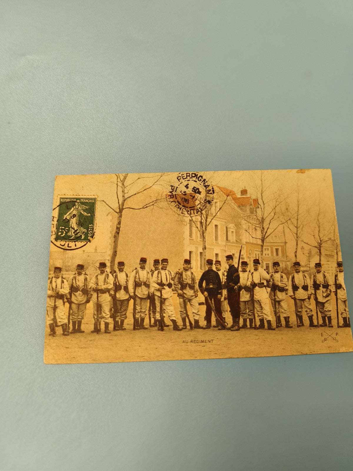 Carte postale ancienne CPA régiment militaire, soldats français, timbre Perpigna