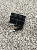 Pin's vintage clap cinéma ATOUT-K noir argenté années 90 film badge (Ref 8)
