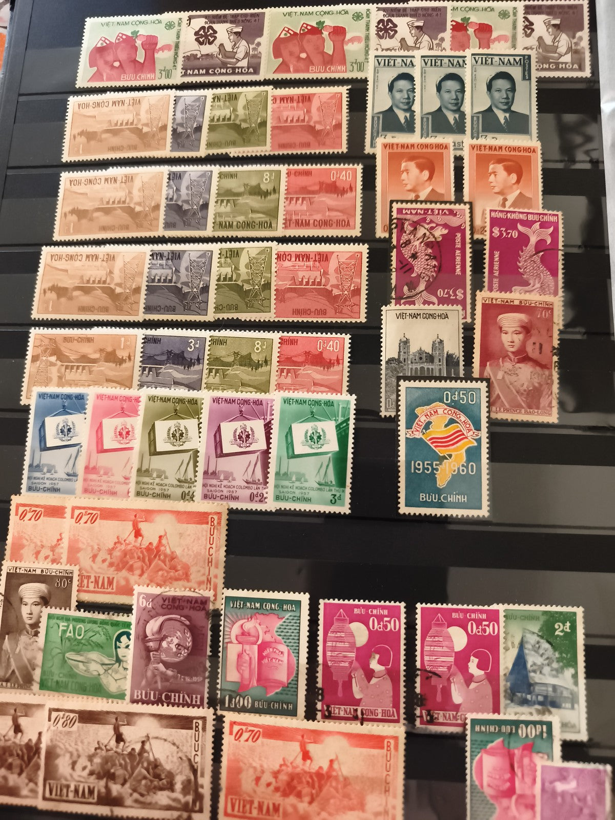 Timbres Vietnam Cong Hoa Buu Chinh lot thématique années 1950-60 philatélie Asie