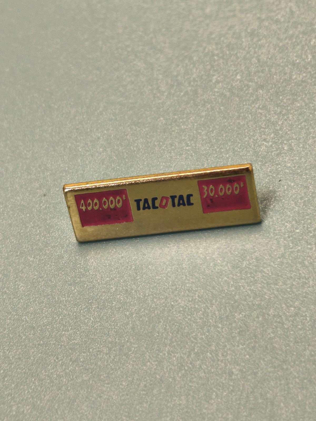 Vintage pin's TACOTAC rectangulaire jeu de loterie ancien collection (Ref 6)