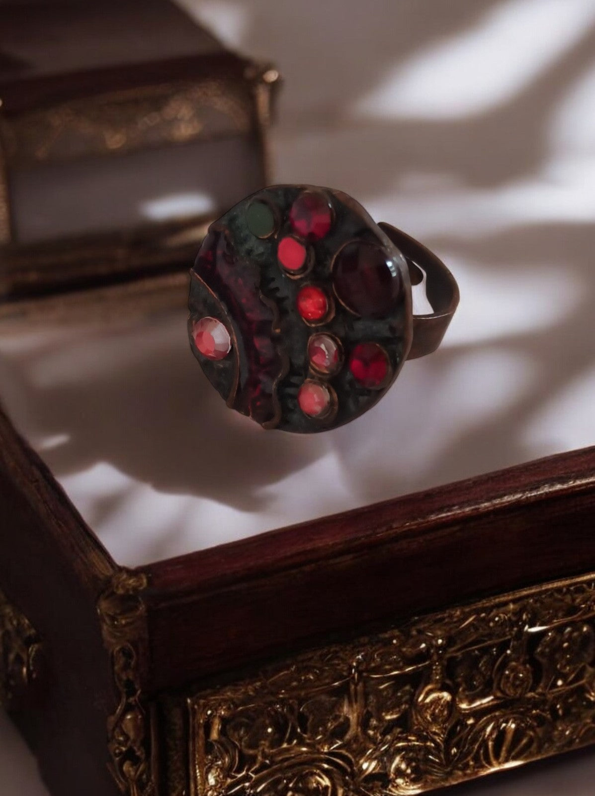 Bague vintage rétro chic, cabochons rouges, fantaisie, taille 55