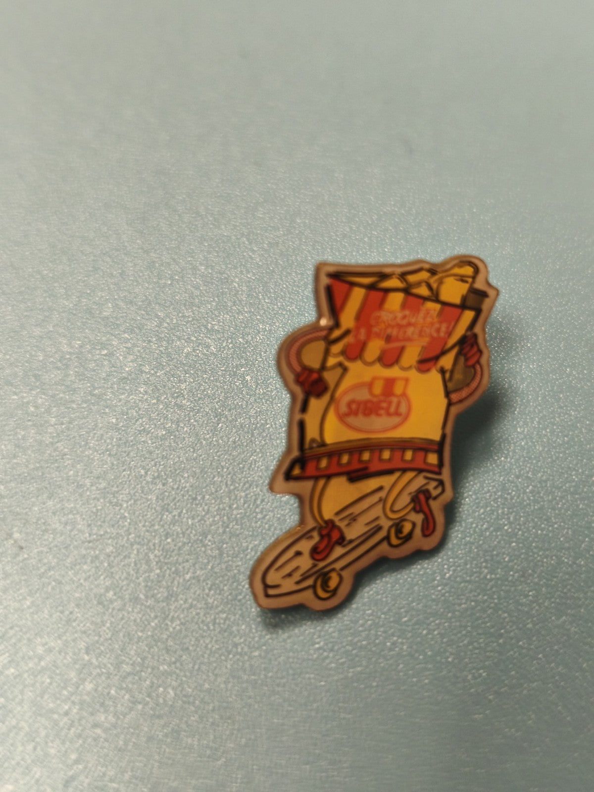 Pin's vintage publicitaire Sibell chips skate, collection rétro (Ref 16)