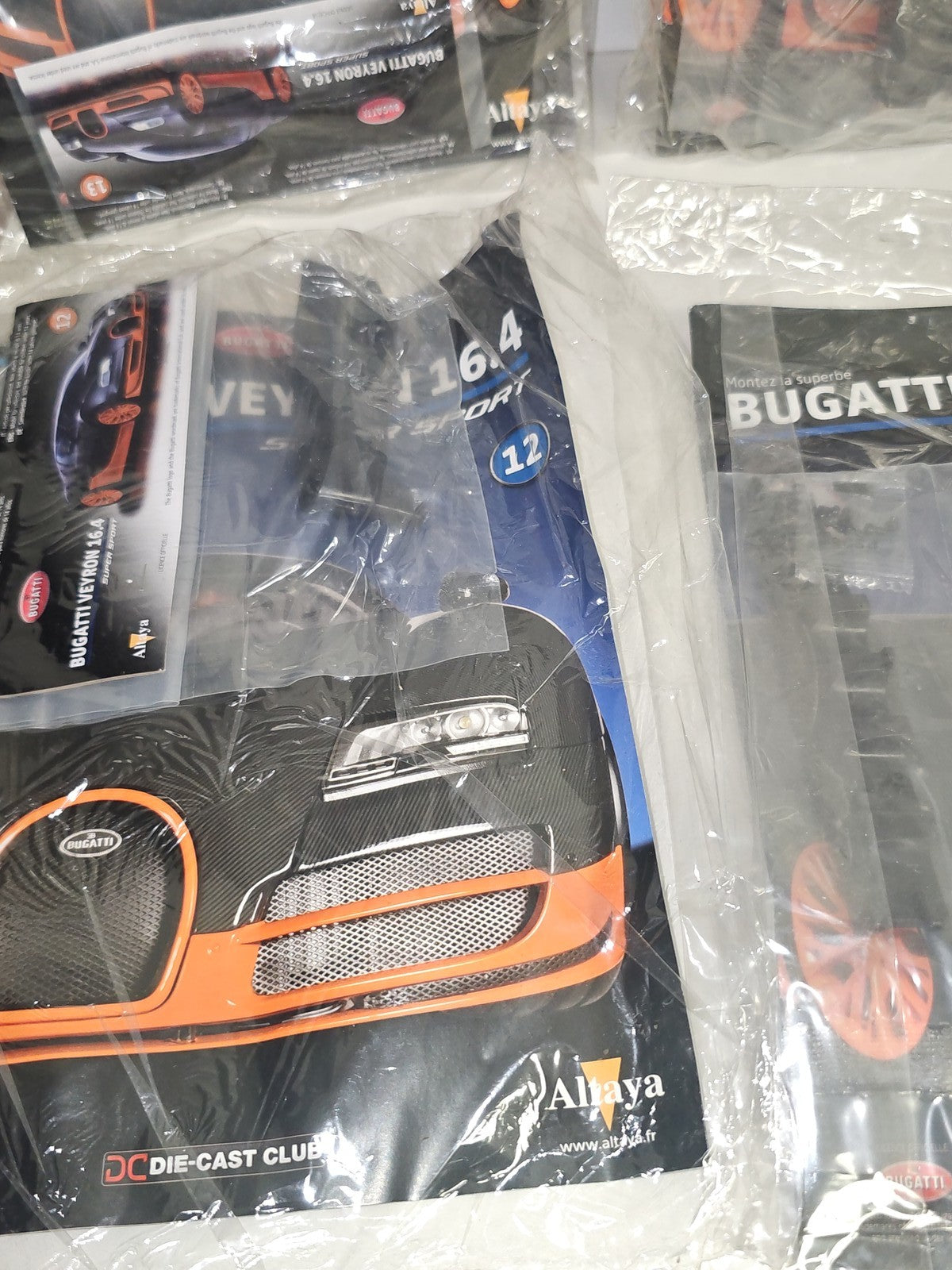 Bugatti Veyron 16.4 Super Sport lot fascicules + pièces 1:8 modèle neuf Bugatti