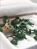 Lot soldats plastique vintage anciens verts et kaki figurines armée rétro déco