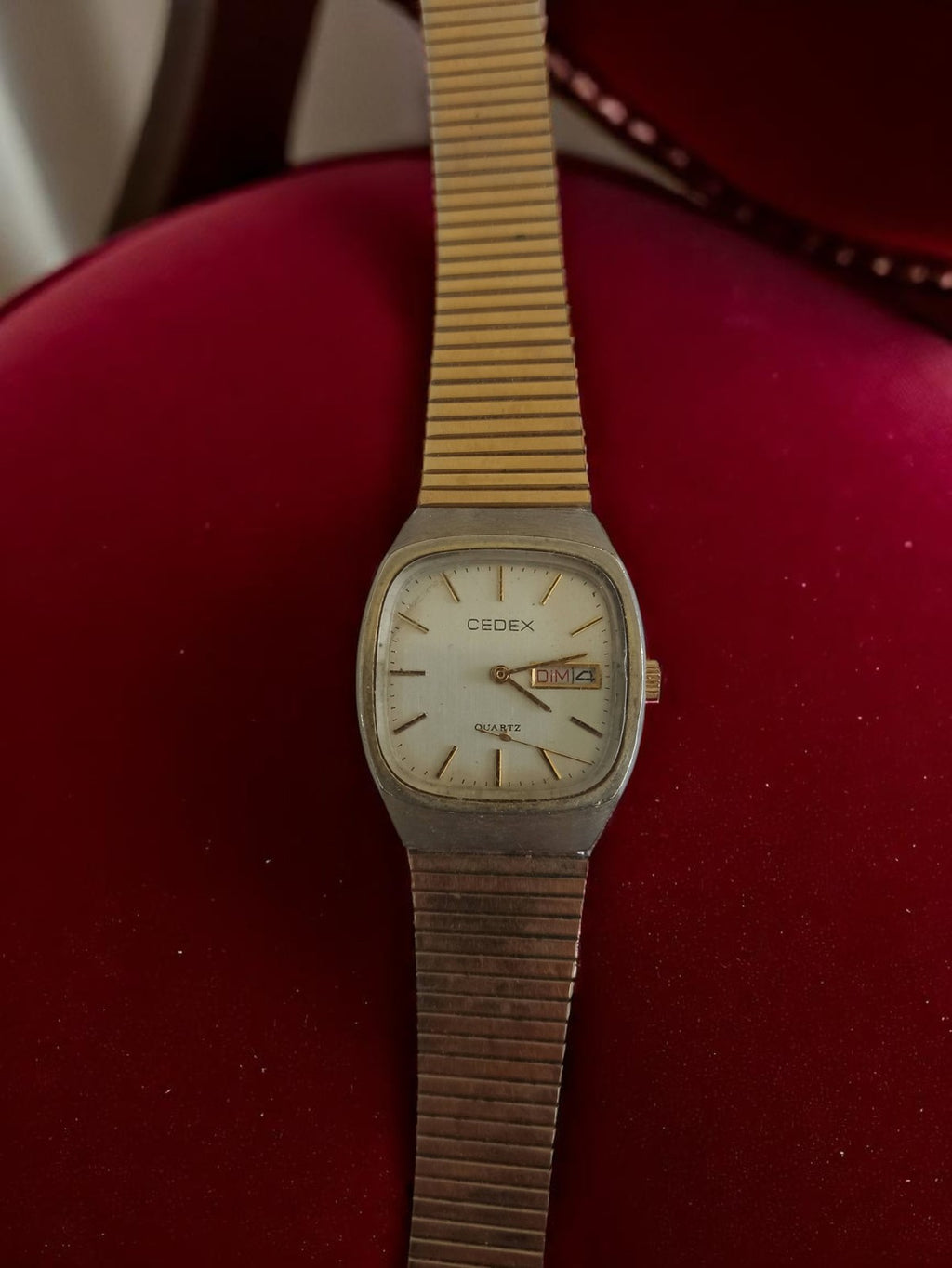 Montre homme vintage CEDEX quartz, cadran rectangulaire jour/date, bracelet méta
