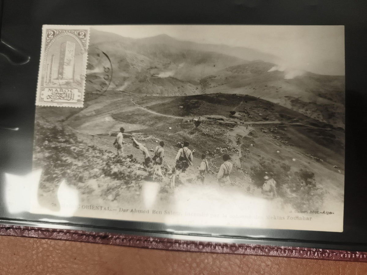 Carte postale Maroc Oriental timbre 2c paysage montagne, soldats, Dar Ahmed Ben