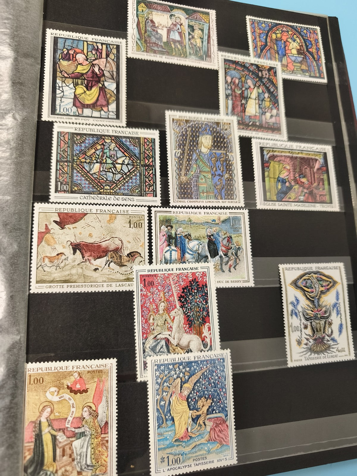 Lot anciens timbres France oblitérés motifs vitraux tapisseries Lascaux art
