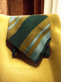 Cravate vintage Maicade rayée vert or bleu rétro élégant homme accessoire