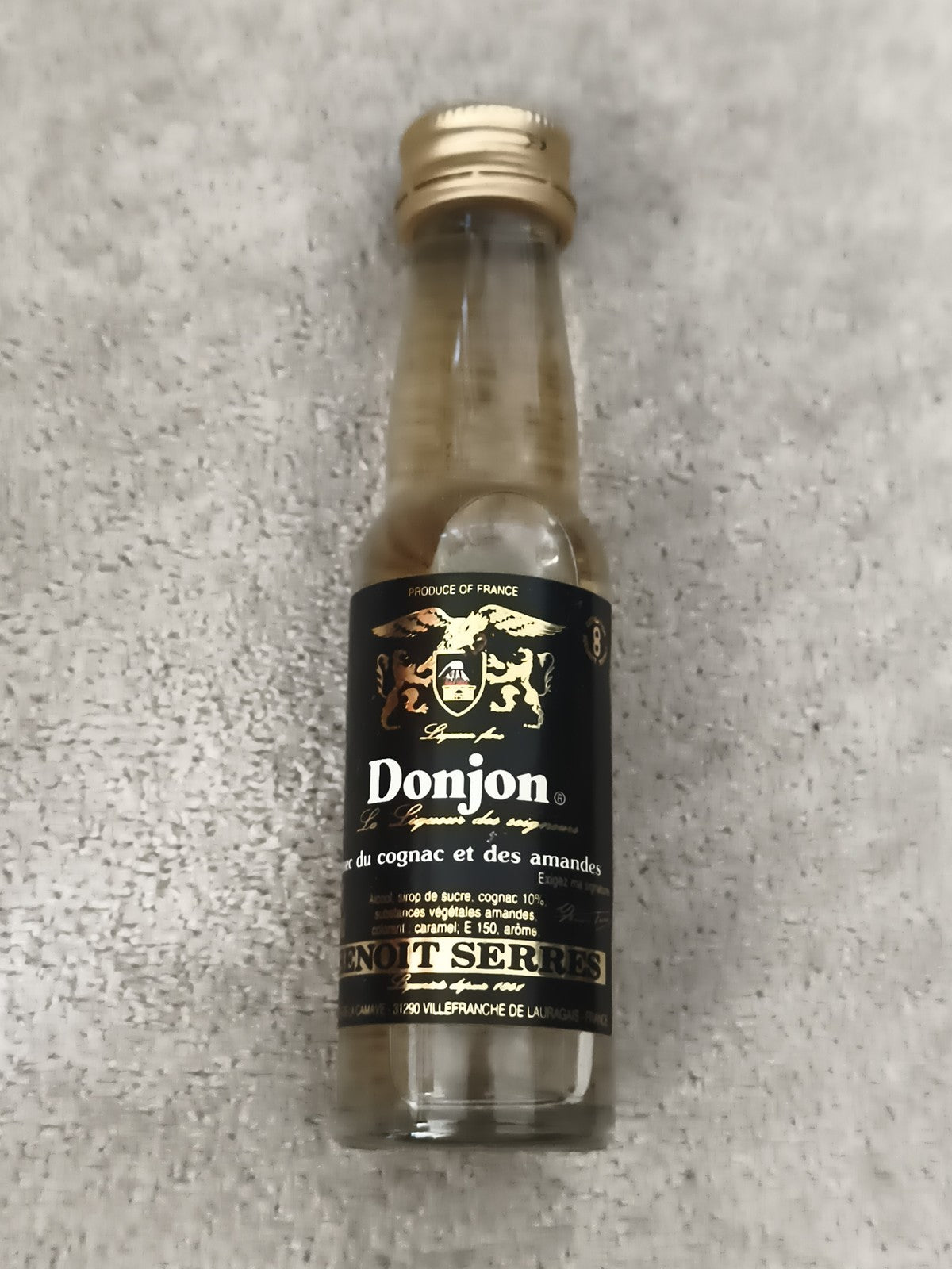 Miniature liqueur Donjon Benoit Serres cognac amande flacon partiellement rempli