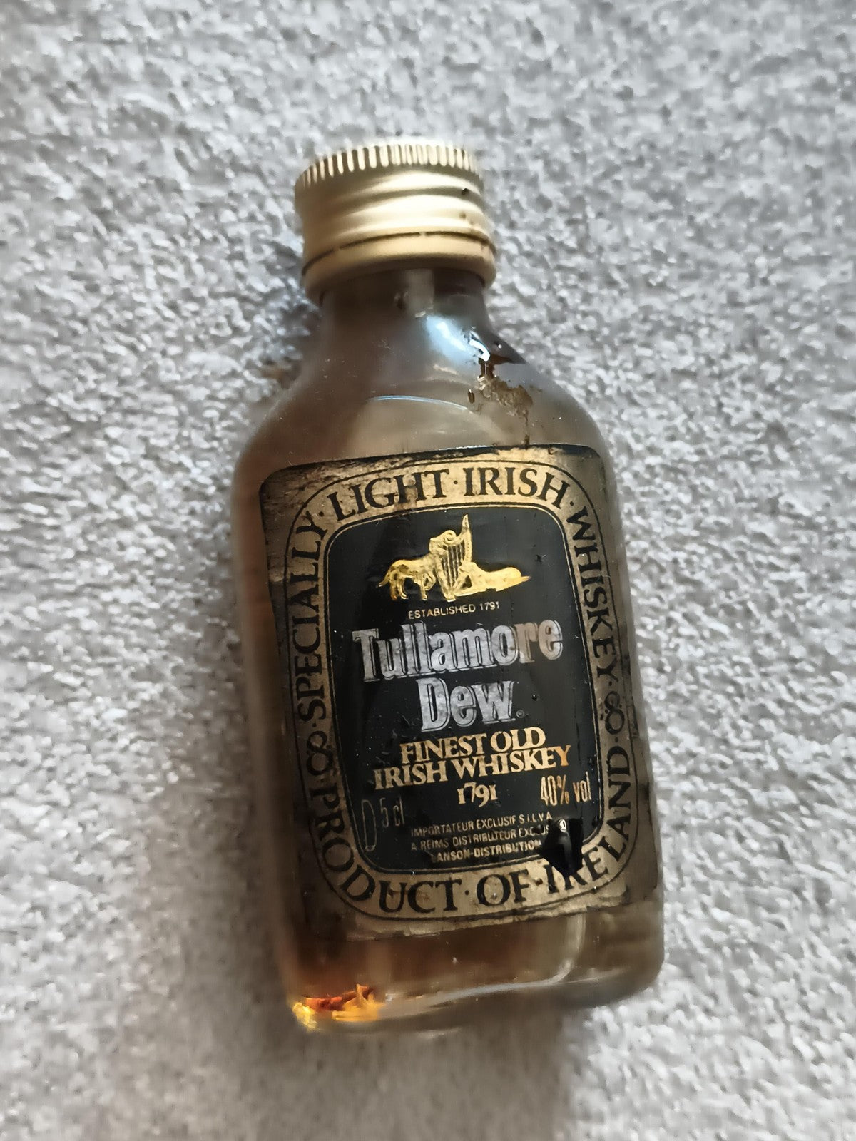 Mignonnette vintage Tullamore Dew whisky irlandais 5cl partiellement pleine
