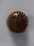 Broche vintage ronde finition dorée relief spiralé rétro pin bijou ancien