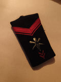 Épaulette militaire ancienne brodée noir rouge insigne doré vintage armée