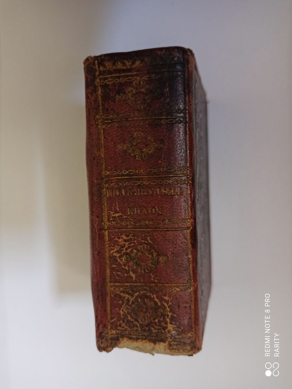 Livre ancien Nouveau Testament latin 1843 reliure rouge dorée rare