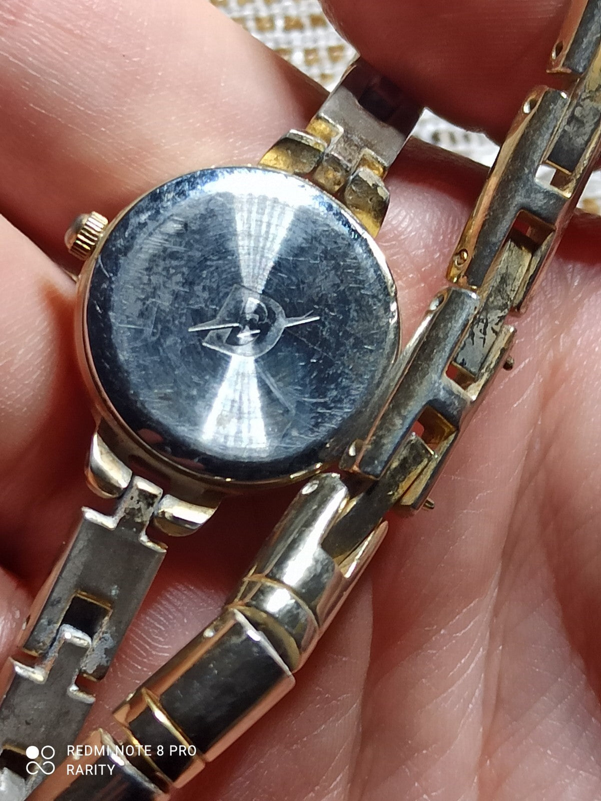Vintage Damart Damenuhr, zweifarbiges Metallarmband, rundes Retro-Zifferblatt