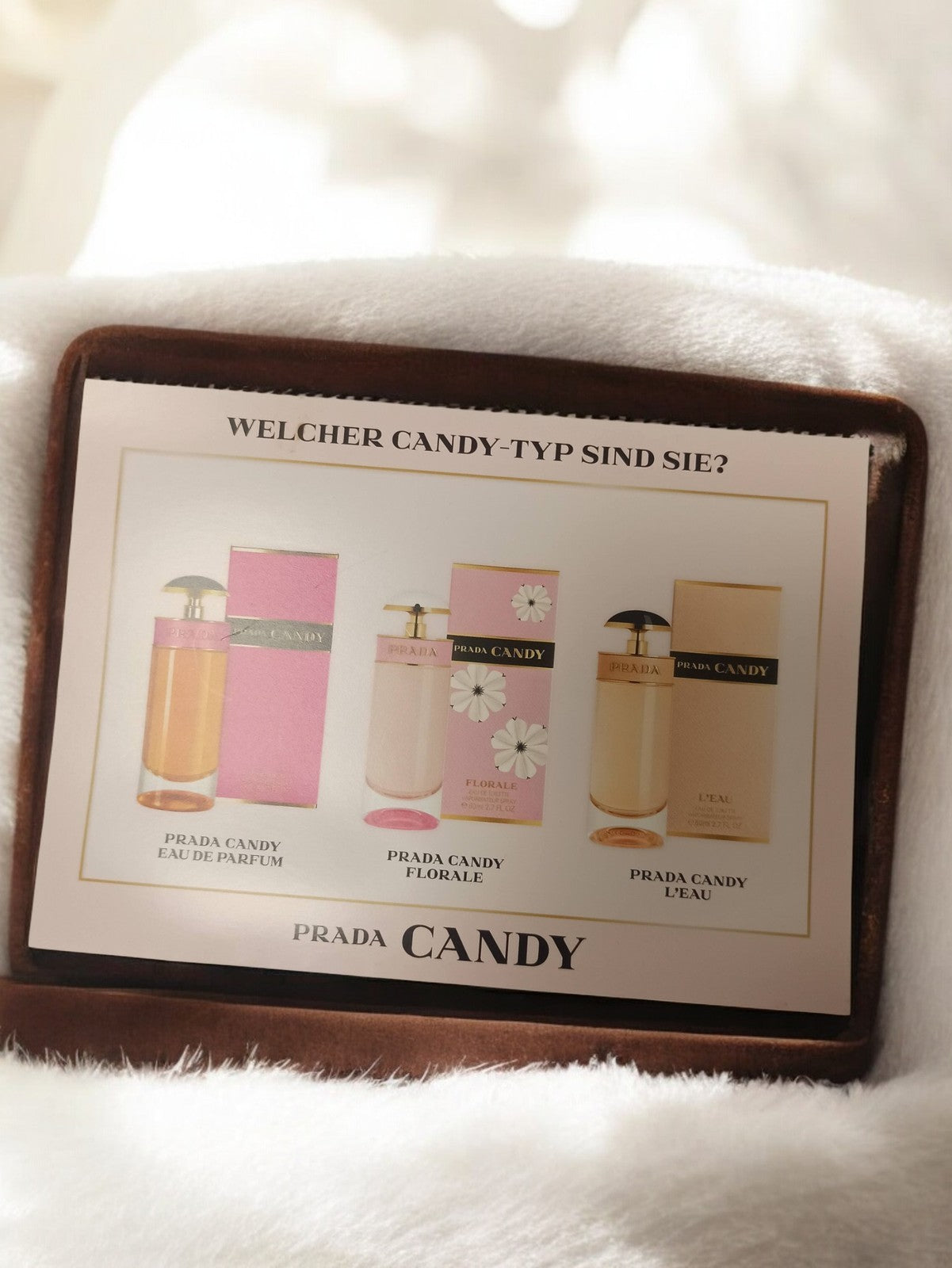Carte publicitaire parfum PRADA Candy vintage, visuel flacons, parfumerie