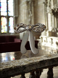 Broche vintage nœud stylisé strass, bijou fantaisie rétro attache