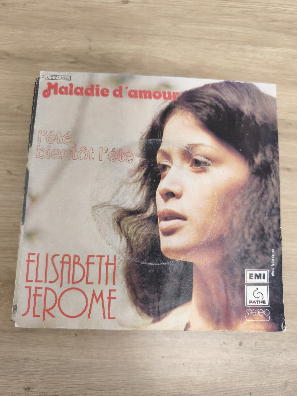 Vinyle 45 tours Élisabeth Jerome Maladie d'amour / L'été bientôt l'été EMI Pathé