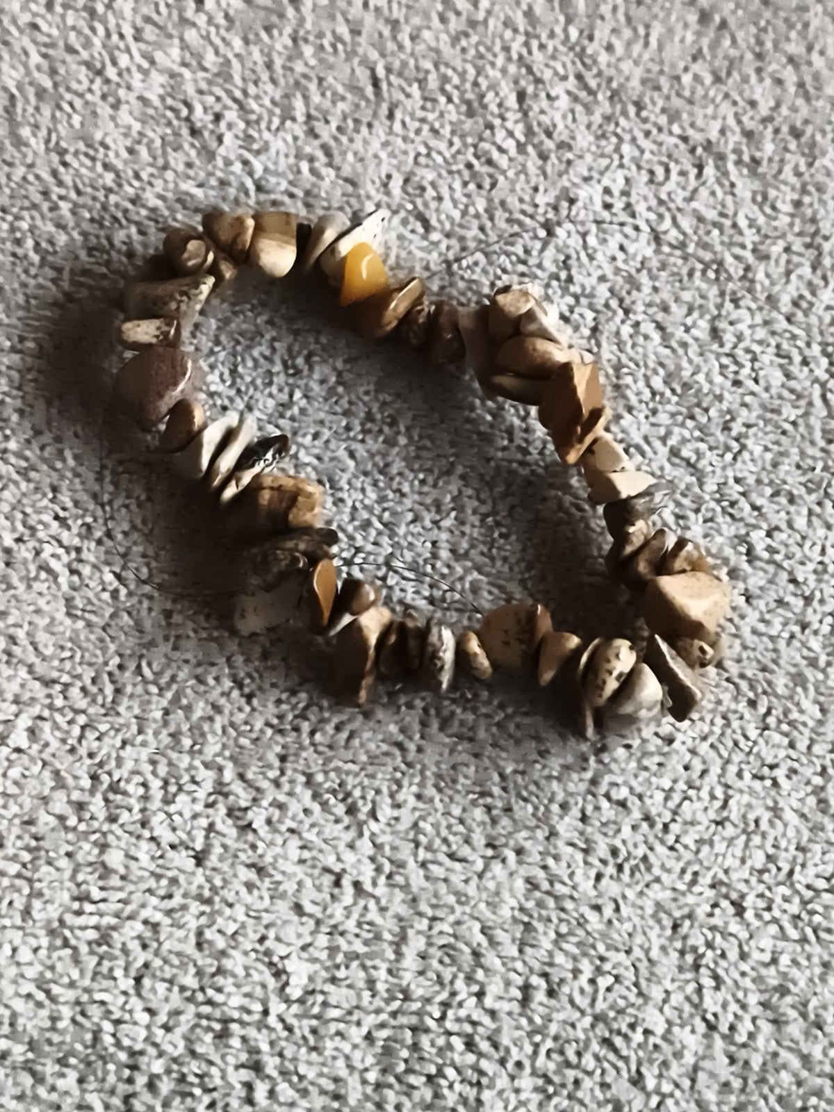 Bracelet pierres naturelles marron beige, perles irrégulières, style minéral