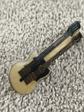 Pin's vintage guitare double manche noir doré, badge musique rock (Ref 4)
