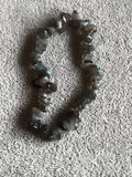 Bracelet pierres naturelles labradorite gris reflets bleus perles irrégulières
