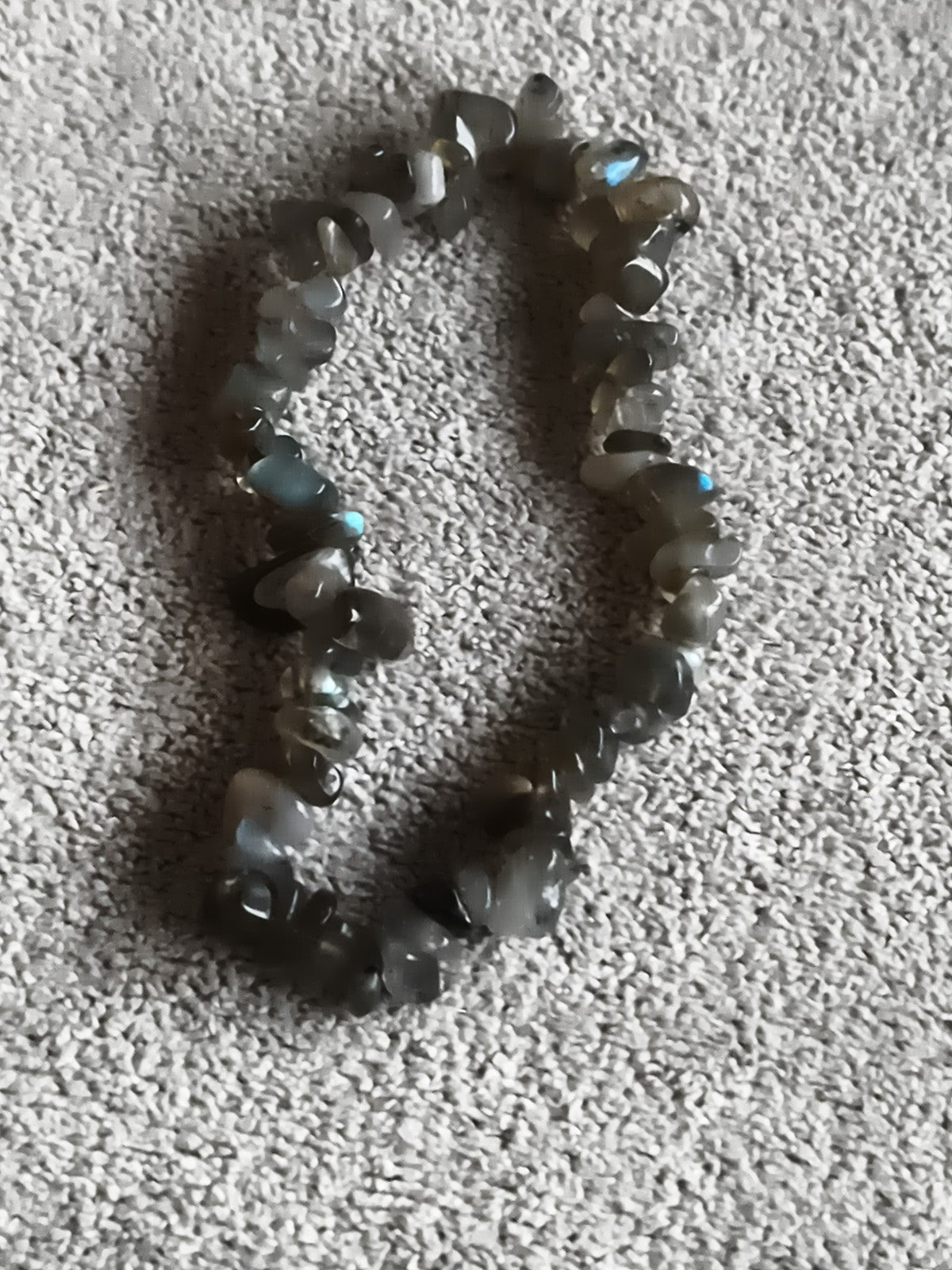 Bracelet pierres naturelles labradorite gris reflets bleus perles irrégulières