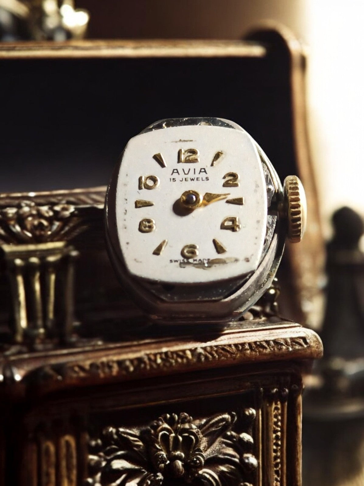 Montre mécanique AVIA vintage Swiss Made 15 jewels cadran blanc ancien