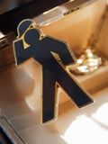 Pin's publicitaire vintage années 90 silhouette noire dorée