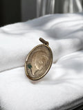Médaille religieuse ancienne ovale dorée Vierge Marie vintage piété rétro