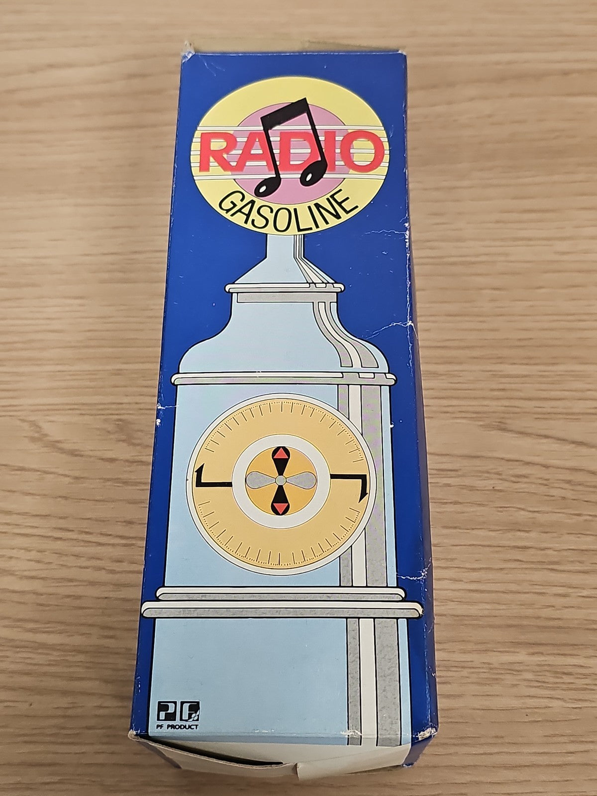 Radio vintage FM pompe à essence jaune style rétro années 80 Frontier