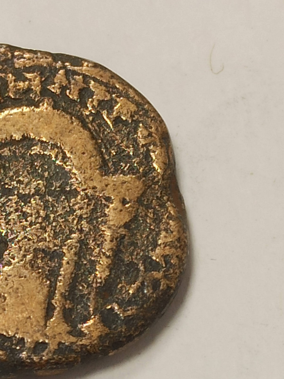 Monnaie romaine en bronze patine verte noire II-IIIe siècle artefact historique
