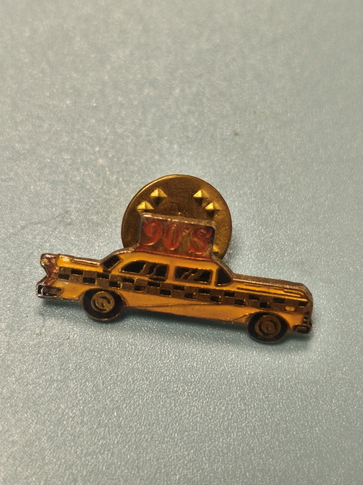 Pin's vintage 90's taxi jaune rétro, collection, old school (Ref 7)