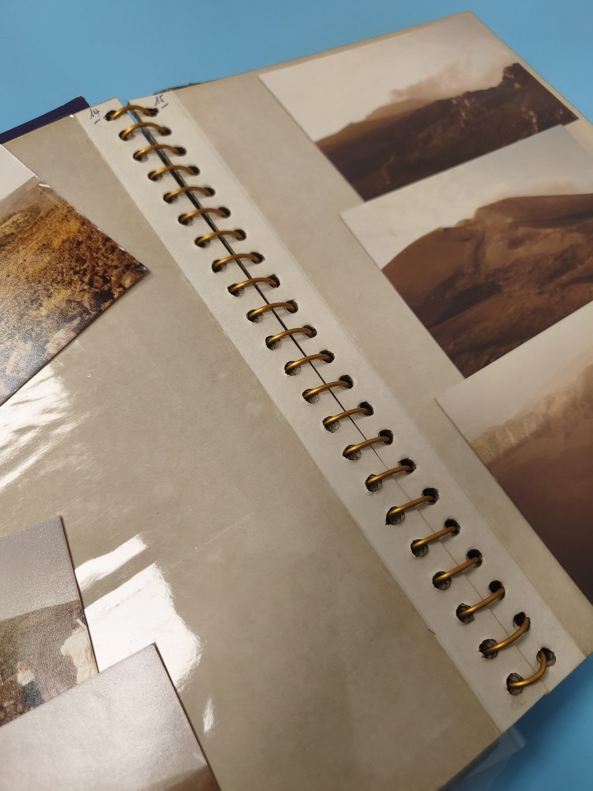 Ancien classeur photographies de voyage manuscrit, pages kraft, vintage