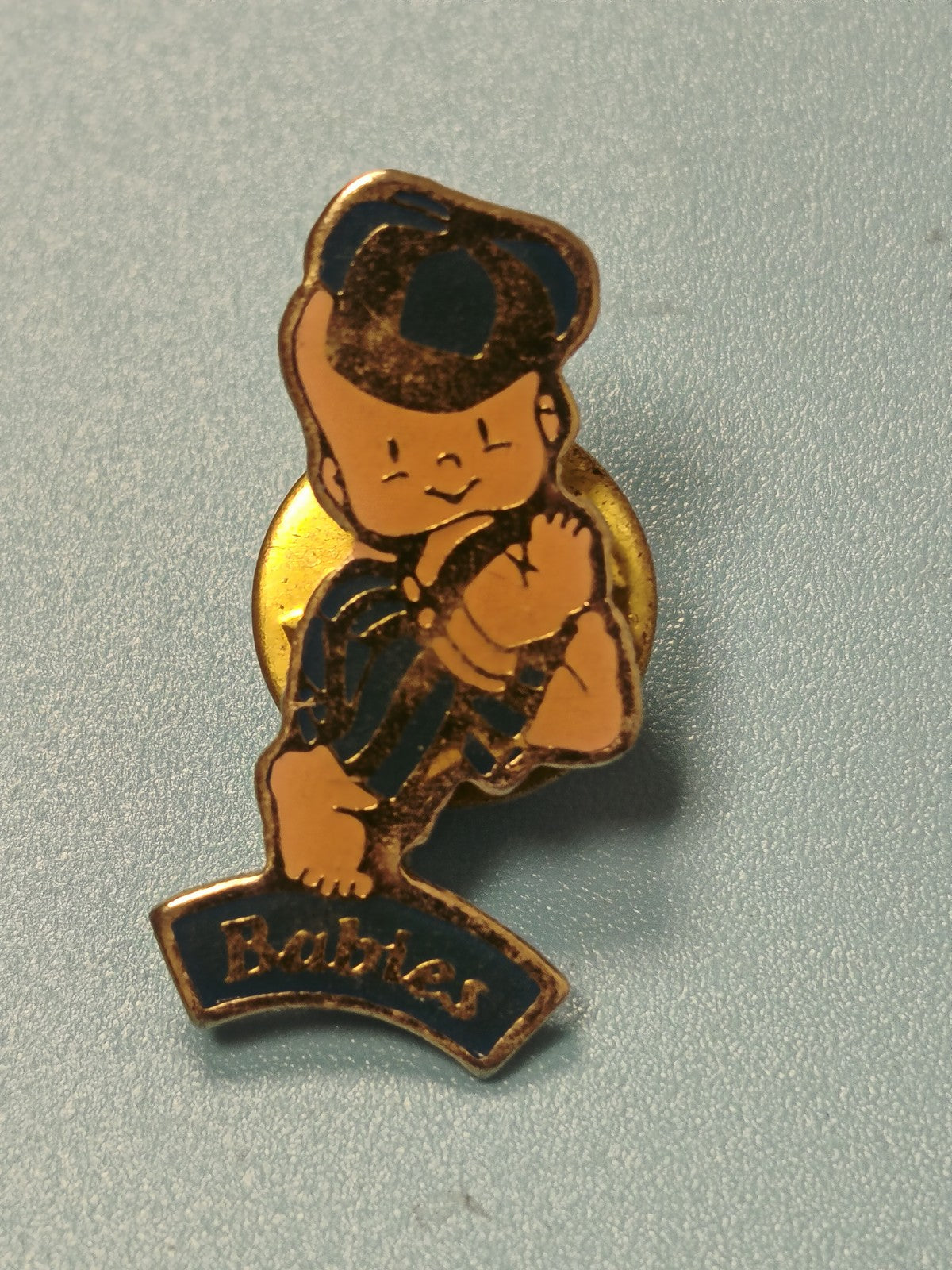 Vintage pin's Babies personnage enfant bleu badge collection (Ref 12)