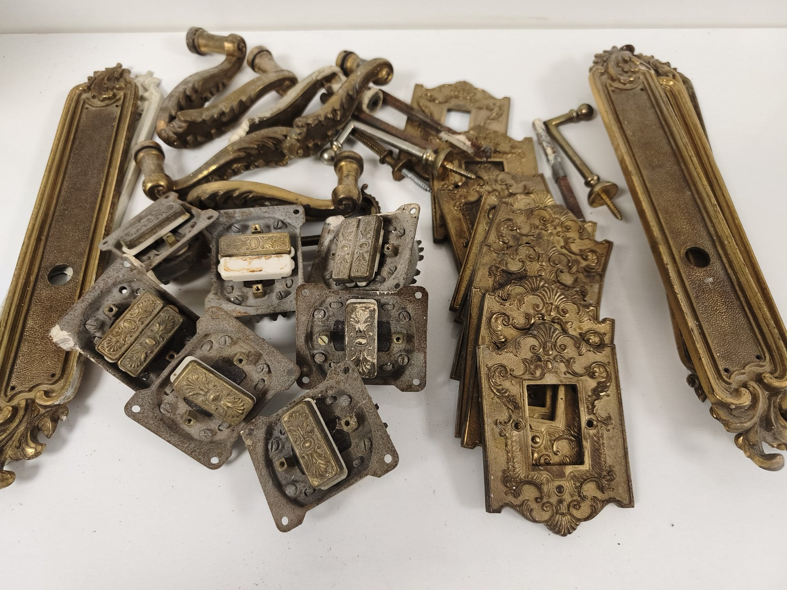 Lot ancien poignées plaques boutons porte bronze décoratif style rétro