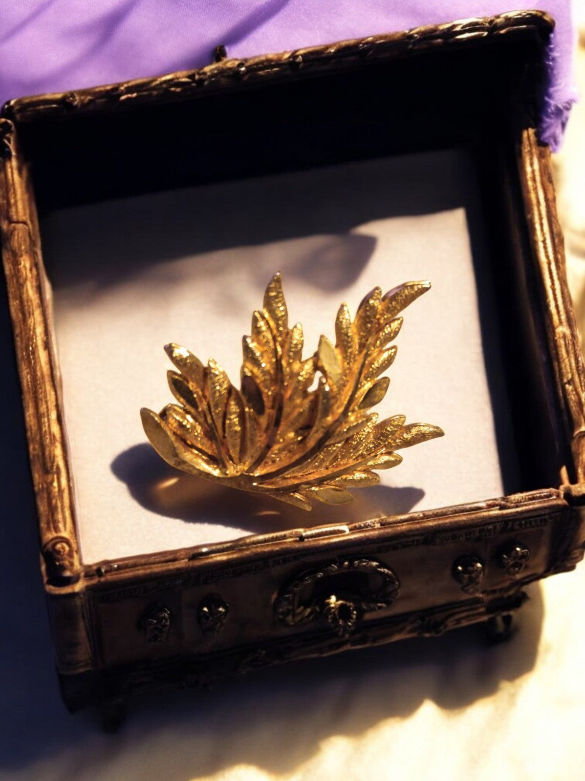 Vintage gold-plated stylized leaf brooch, elegant 60s-70s costume jewelry