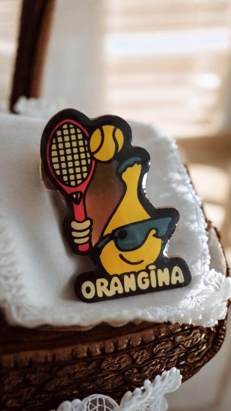 Pin's publicitaire Orangina tennis vintage – badge logo rétro rare