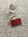 Pin's vintage femme pin-up téléphone rouge émail ancien badge années 90 (Ref 8)