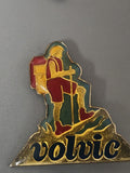 Pin's publicitaire rétro Volvic ancien badge collection boisson eau minérale vin