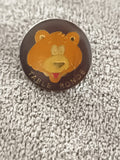 Pin's vintage Table Ronde ours mascotte badge ancien émaillé (Ref 6)