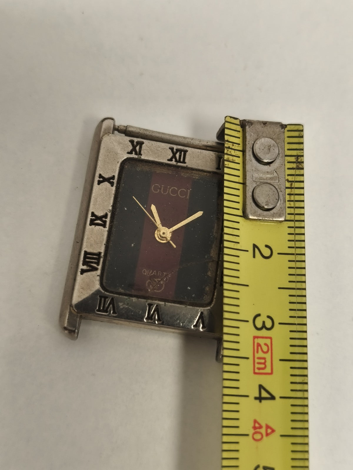 Montre Gucci vintage à restaurer quartz cadran rectangulaire bicolore
