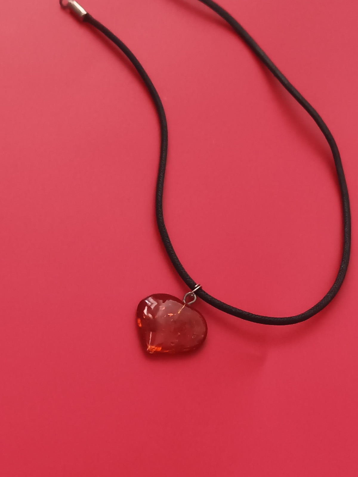 Collier pendentif cœur ambre naturel vintage, cordon noir, bijou ancien rétro